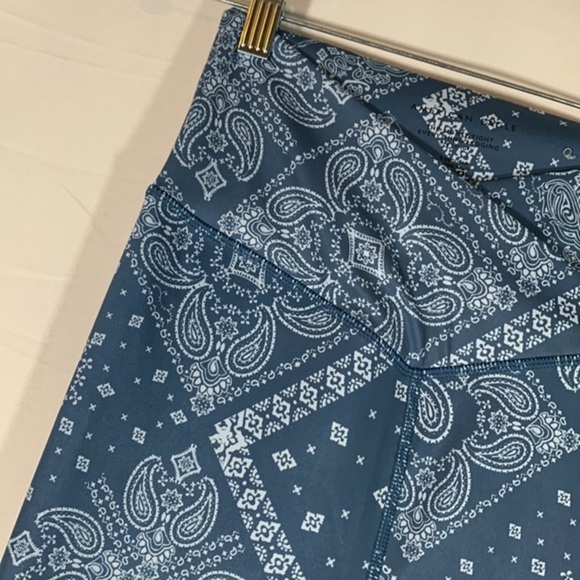 American Eagle Blue Mandela Floral 7/8 Leggings - Picture 2 of 6